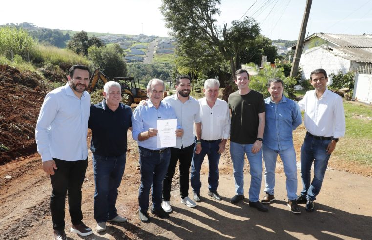 Prefeitura descobre o asfalto e promete revolucionar a experiência de não cair em buracos