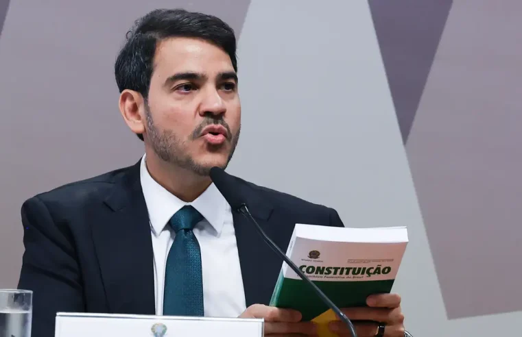 Indicado ao STF pede “autocontenção”, promete equilíbrio e Brasil aguarda sentado, mas com esperança