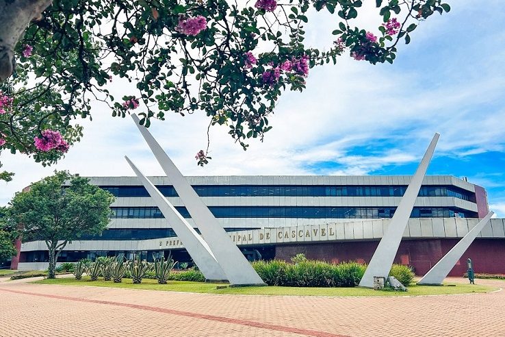 Feriadão em Cascavel: Prefeitura “desliga as luzes”, mas serviços essenciais seguem firmes (ou quase)