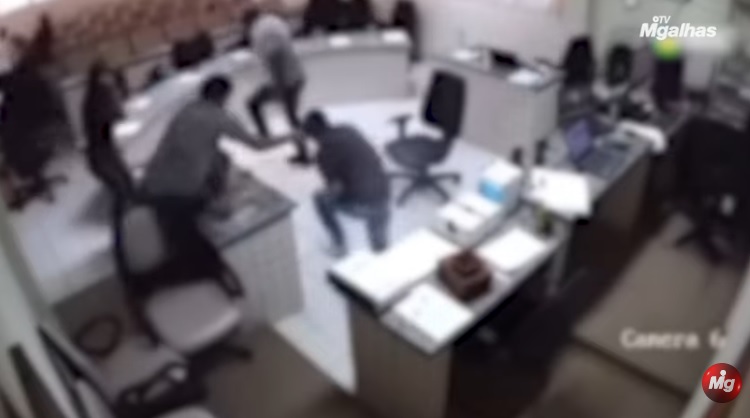 Homem que “interrompeu” júri a tiros é absolvido por clemência em Pernambuco