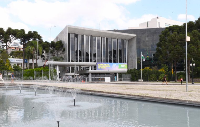 Assembleia do Paraná entra em modo “tudo ao mesmo tempo agora” e tenta resolver do esporte à cannabis em cinco dias