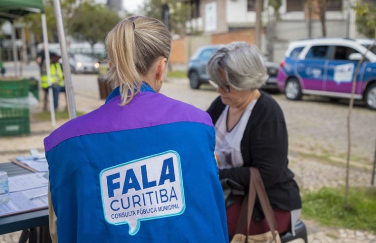 O Oráculo do Guarda-Sol: Curitiba espalha tendas roxas para colher desejos que só serão lidos em 2027