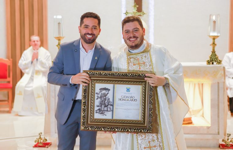 Padre gente como a gente: Câmara homenageia Gustavo Marmentini e reúne “time completo” em Cascavel