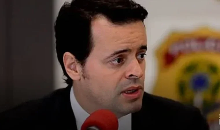 Delegado brasileiro vira “persona non grata” nos EUA e ganha passagem só de ida — sem direito a milhas