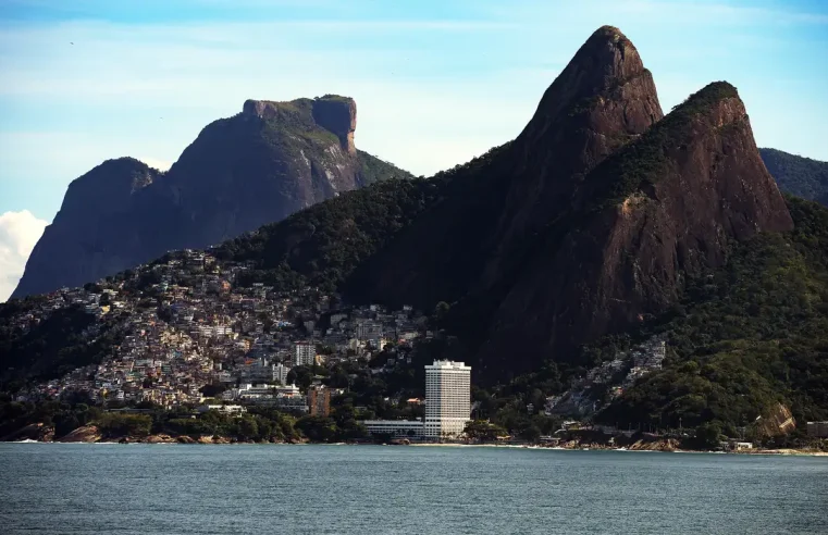 Turista fazem trilha, veem o nascer do sol e ganham operação policial de cortesia no Rio