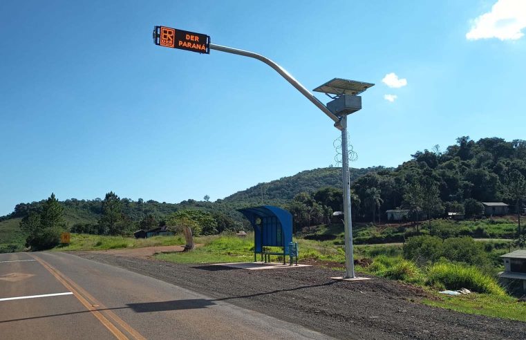 Paradas de ônibus ganham tecnologia no Paraná, mas passageiro ainda espera pelo básico