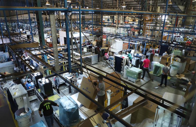 Paraná amanhece com mais de 20 mil vagas de emprego para quem quer largar o “deus me livre” e abraçar o “graças a deus”
