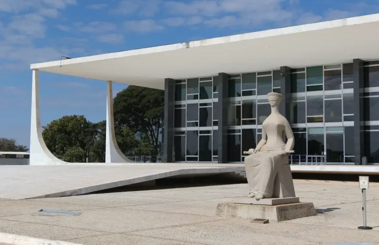 O guri da capa preta assume o plantão: Alexandre de Moraes vira o “dono da pensão” no STF