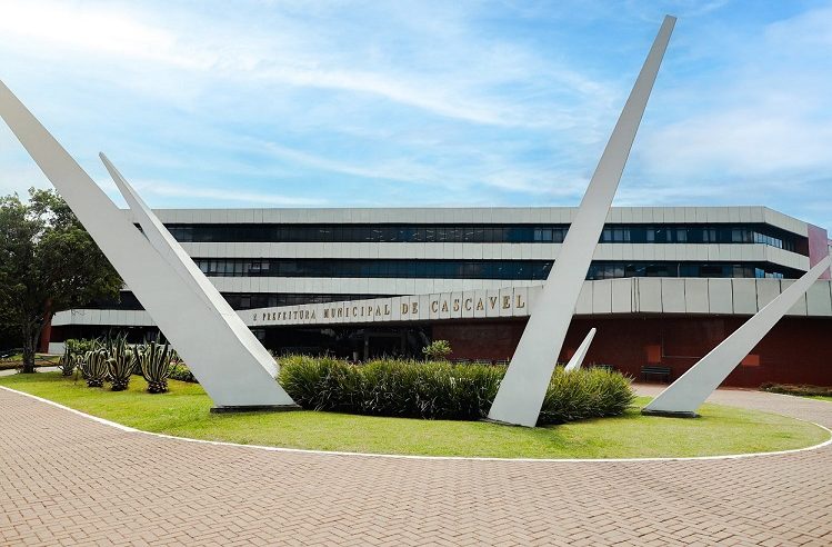 Leão da niquileira bate à Pprta em Cascavel e piazada fica com a orelha em pé
