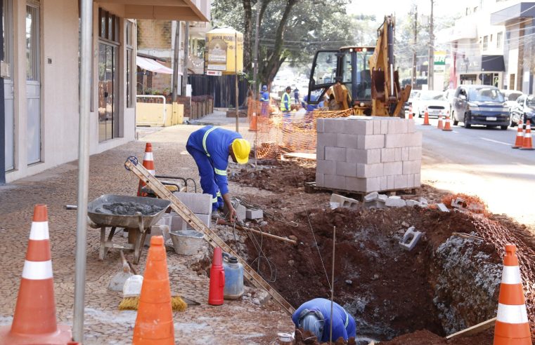 Obra de drenagem na região central de Cascavel chega a 40% de execução