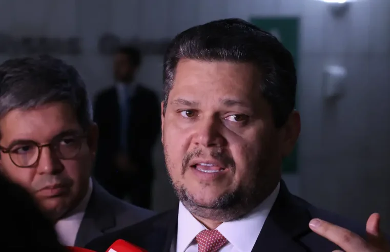 Alcolumbre envia PEC do fim da escala 6×1 para CCJ do Senado