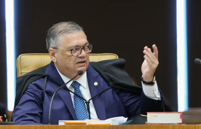 Flávio Dino pede vista de julgamento sobre Moraes e Mendonça